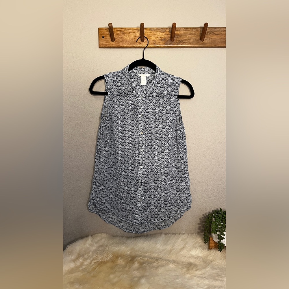 H&M | Sleeveless Chiffon Silk Button Down